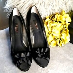 Nina Black Satin Dress Shoes / Heels / Pumps Size 10 Prom Wedding Formal